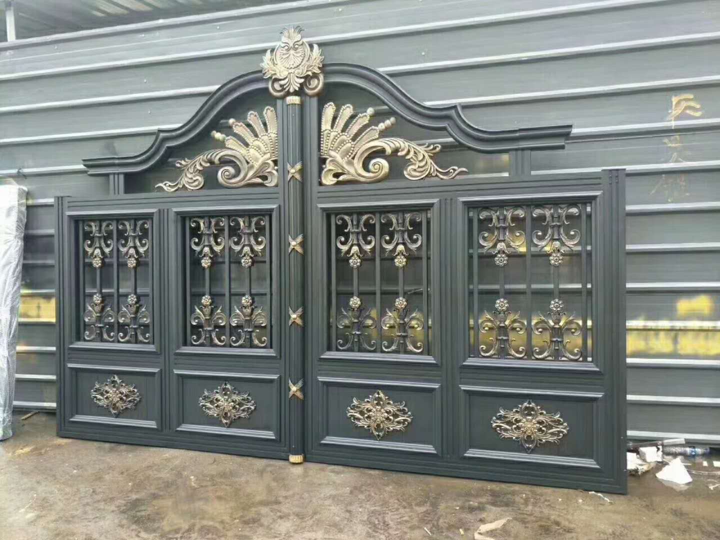 快來看一看這里有別墅鋁藝大門價格高低的區分