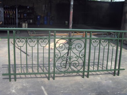 廠家訂做小區(qū)鐵藝護欄B29圍欄