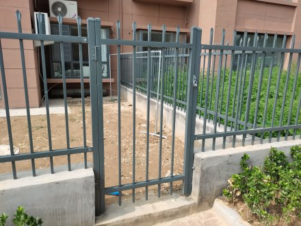  株洲簡約鋁合金護欄什么價位-百度推薦